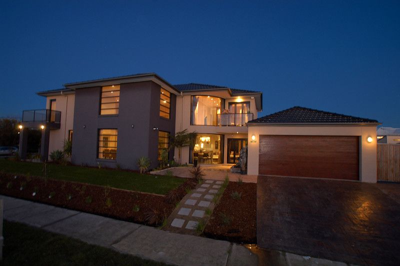 14 Broadwater Drive, WATERWAYS VIC 3195