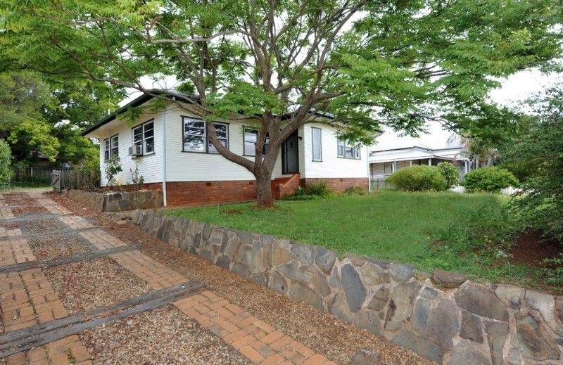 24 John Street, EAST TOOWOOMBA QLD 4350