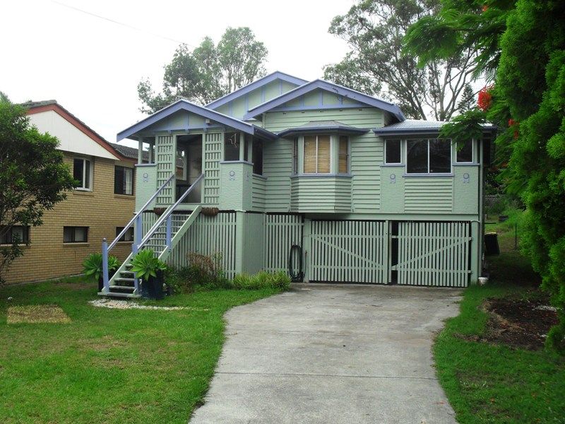 2 Coke Street, CAMP HILL QLD 4152