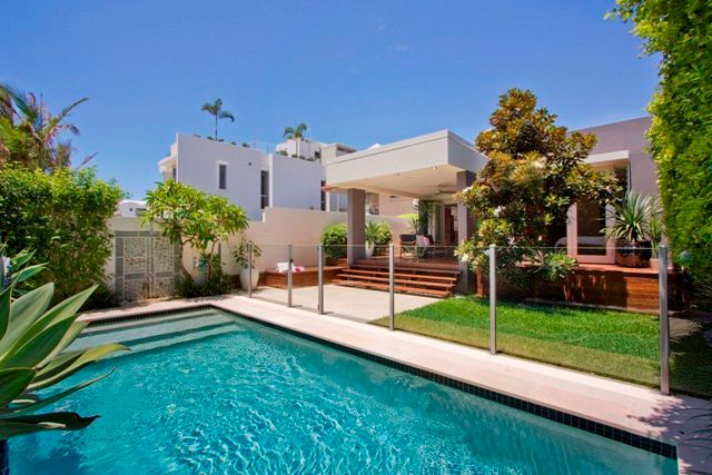 17 Alfred Street, MERMAID BEACH QLD 4218