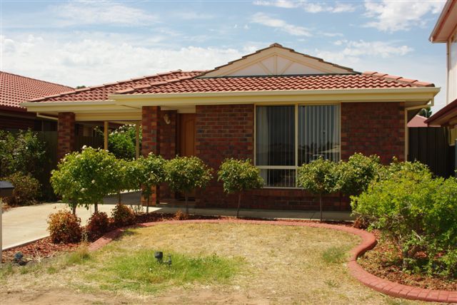16 Caroline Grove, PARALOWIE SA 5108