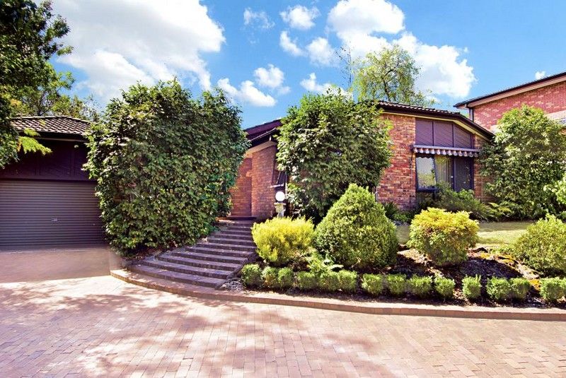11 Glenwood Way, CASTLE HILL NSW 2154