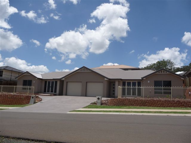 155 Handley Street, DARLING HEIGHTS QLD 4350