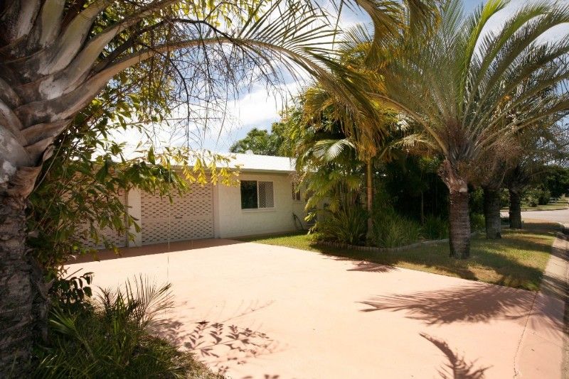 1 Sandalan Court, BUSHLAND BEACH QLD 4818