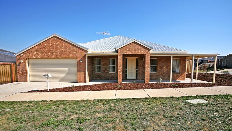 16 Thwaites Close, HIGHTON VIC 3216