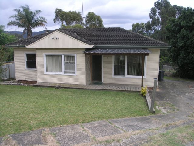 4 Leigh Crescent, UNANDERRA NSW 2526