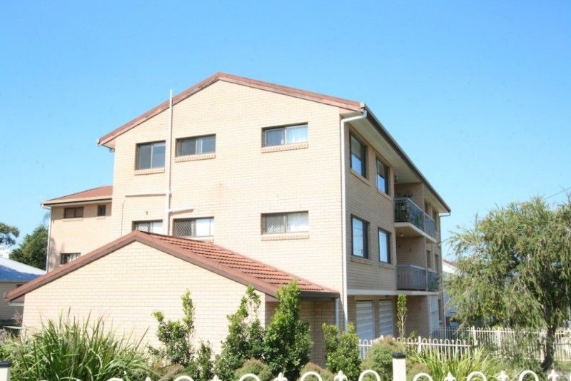 2 John Street, REDCLIFFE QLD 4020