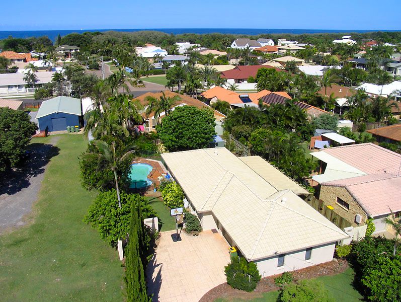 5 Honeysuckle Drive, BOKARINA QLD 4575
