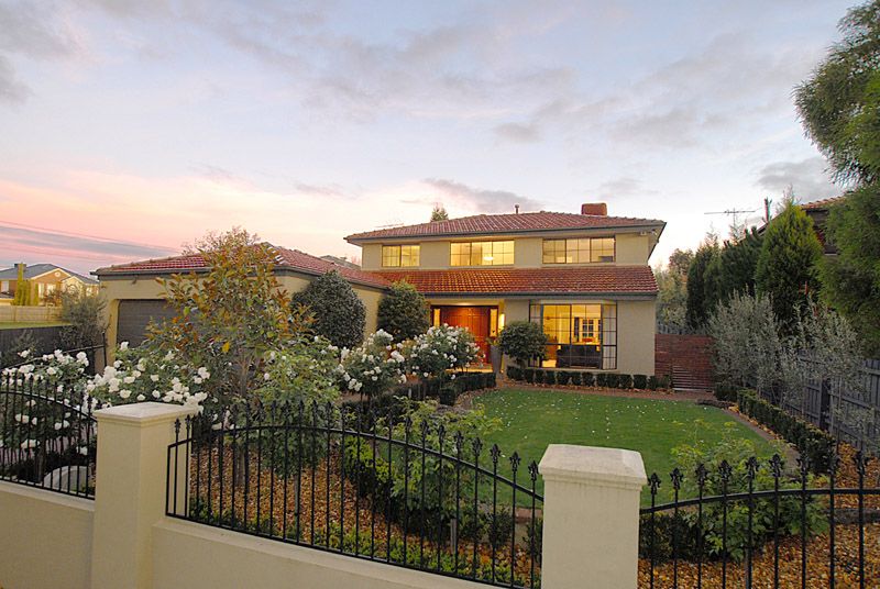 2 Miriam Close, WANTIRNA SOUTH VIC 3152