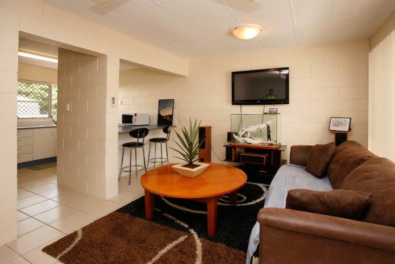 39 Armstrong Street, HERMIT PARK QLD 4812