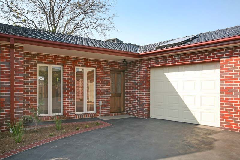 2 Kuebler Street, GLEN WAVERLEY VIC 3150
