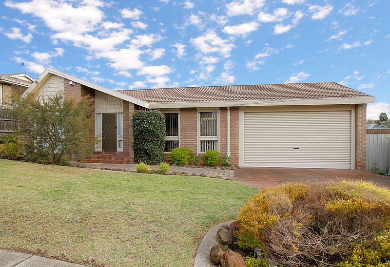 118 Outlook Drive, DANDENONG NORTH VIC 3175