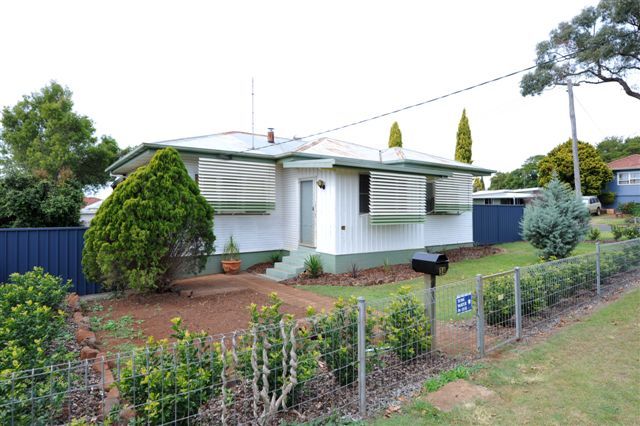 34 Leichhardt Street, CENTENARY HEIGHTS QLD 4350