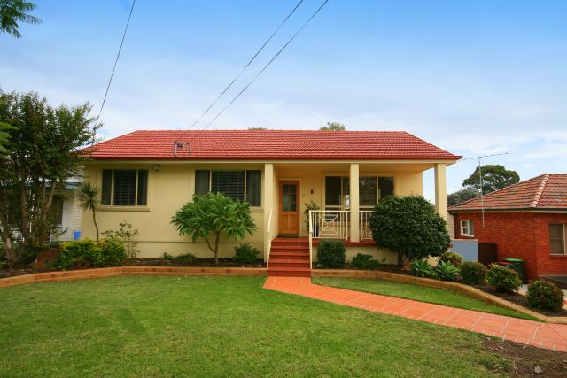 9 Collins Crescent, YAGOONA NSW 2199