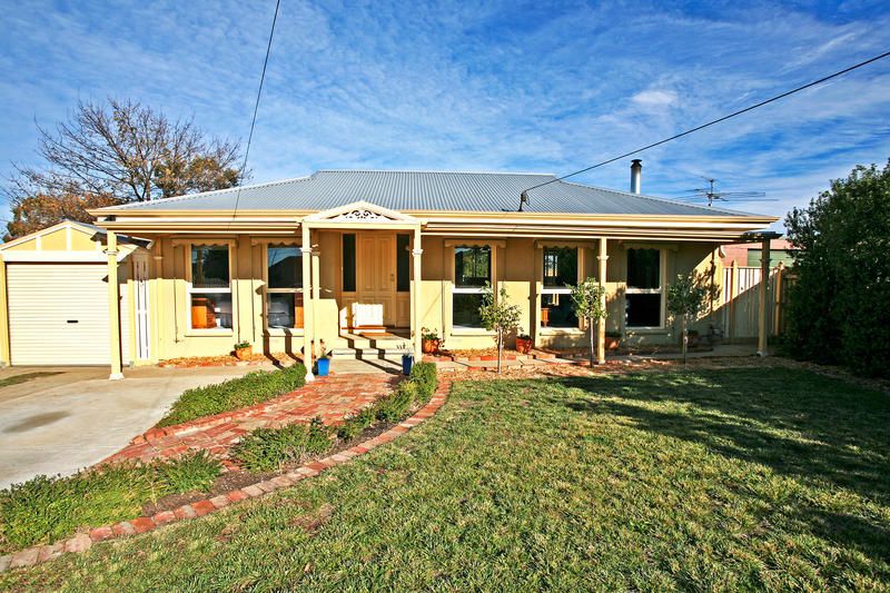 5 Merinda Court, GROVEDALE VIC 3216