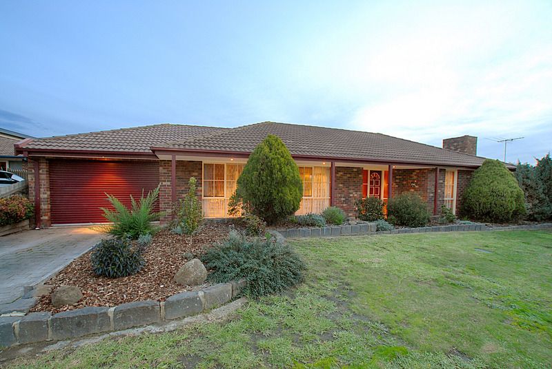 54  Burgess Drive, LANGWARRIN VIC 3910