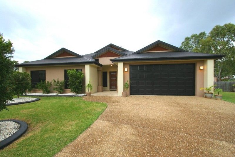 12 Raewood Close, CORAL COVE QLD 4670