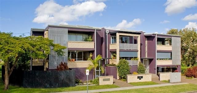 8  Wakefield Street, COORPAROO QLD 4151