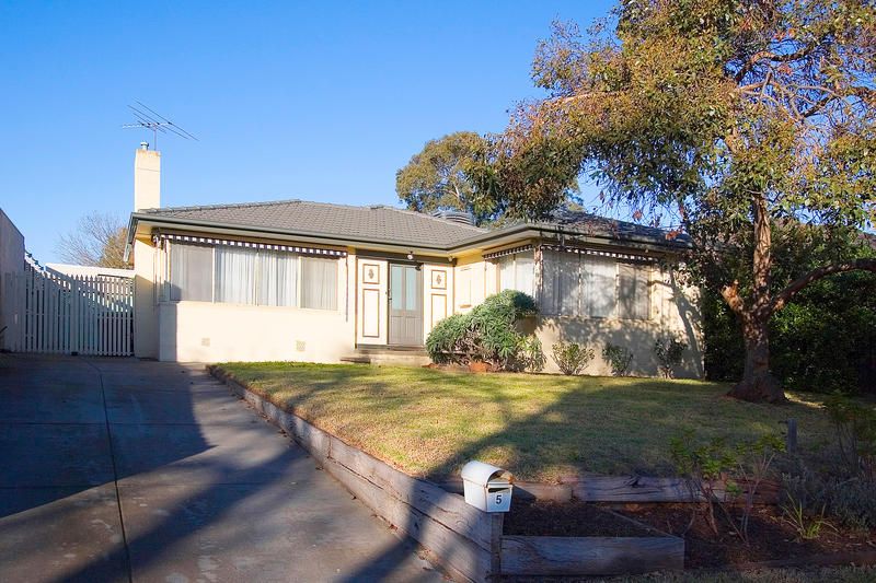 5 Pauline Avenue, DINGLEY VILLAGE VIC 3172