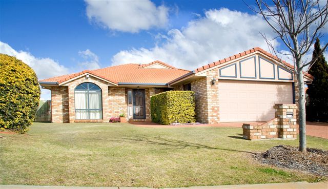 11 Biscay Crescent, GLENVALE QLD 4350