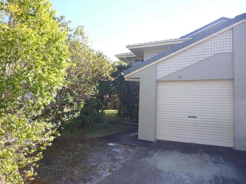 3 Arundel Drive, ARUNDEL QLD 4214