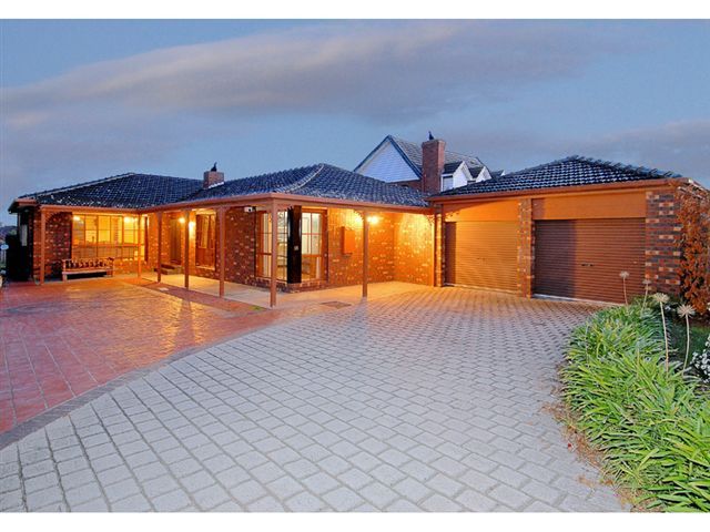 13 Bolton Court, GREENVALE VIC 3059