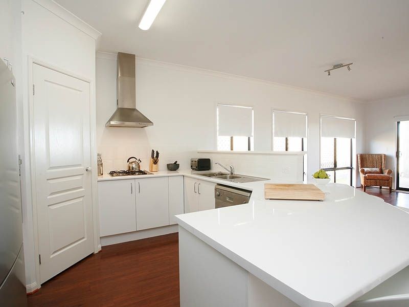 8 Eaton Close, NORTH LAKES QLD 4509