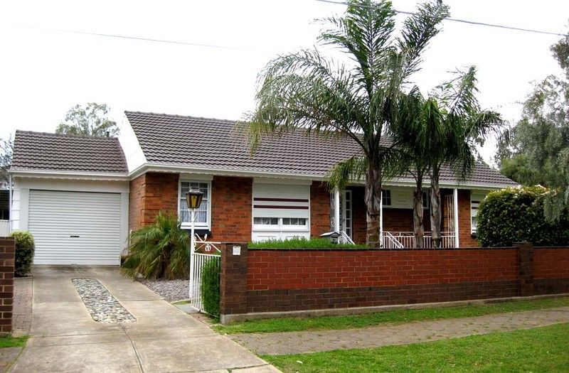 4 Elizabeth Crescent, VALLEY VIEW SA 5093