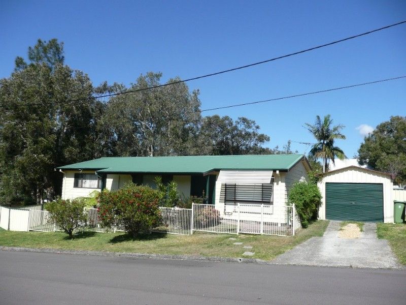 16 Rosemount Avenue, LAKE MUNMORAH NSW 2259