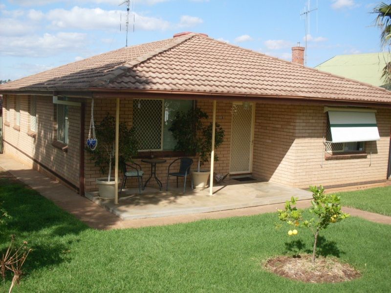 11a Coleman Road, PARKES NSW 2870