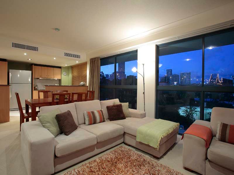 45  Deakin Street, KANGAROO POINT QLD 4169