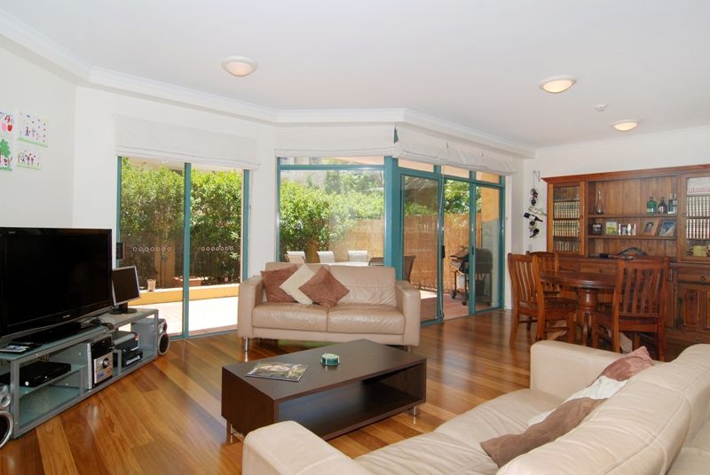 3/10 Goodwin Street, KANGAROO POINT QLD 4169