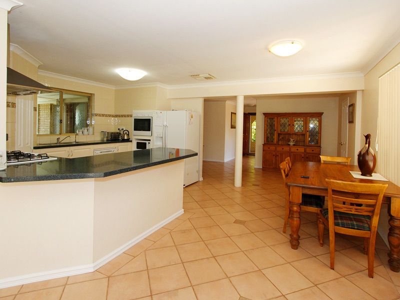 16 Spinnaker Crest, BALLAJURA WA 6066