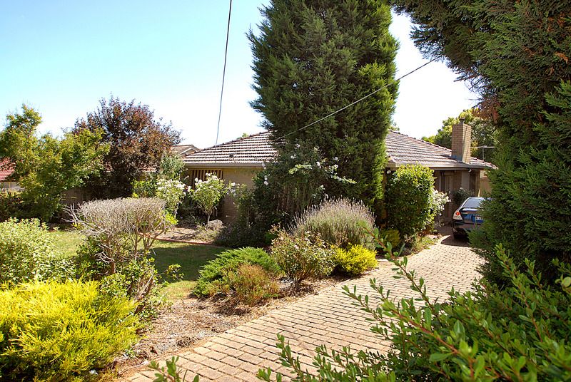 18 Carlisle Road, FERNTREE GULLY VIC 3156