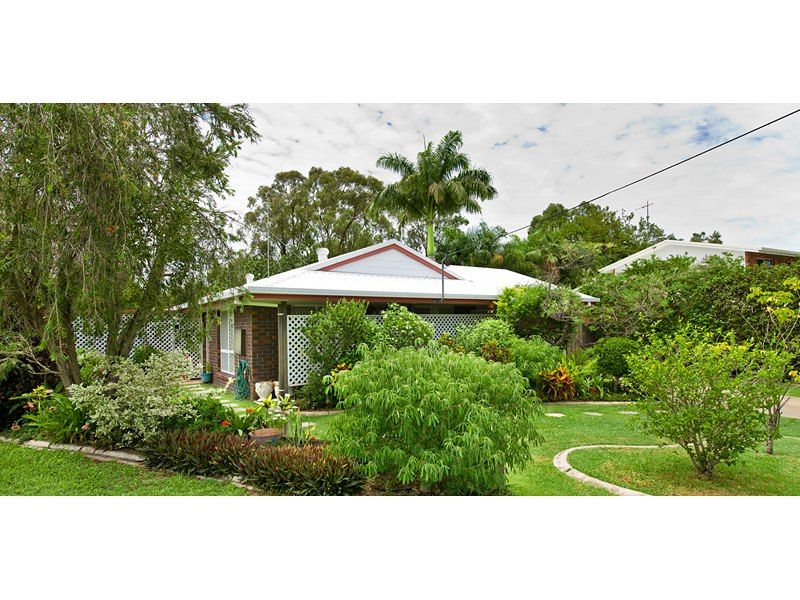 11 Kingfisher Parade, NORMAN GARDENS QLD 4701