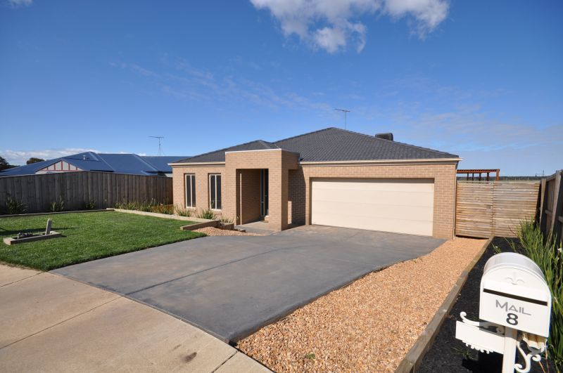 8 Chasseles Place, BANNOCKBURN VIC 3331