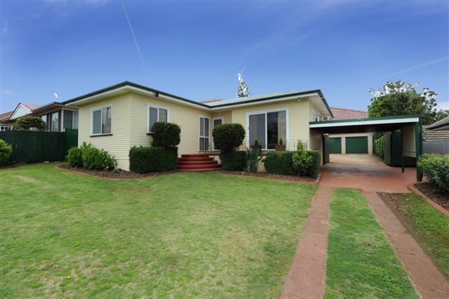 11 Drayton Road, HARRISTOWN QLD 4350