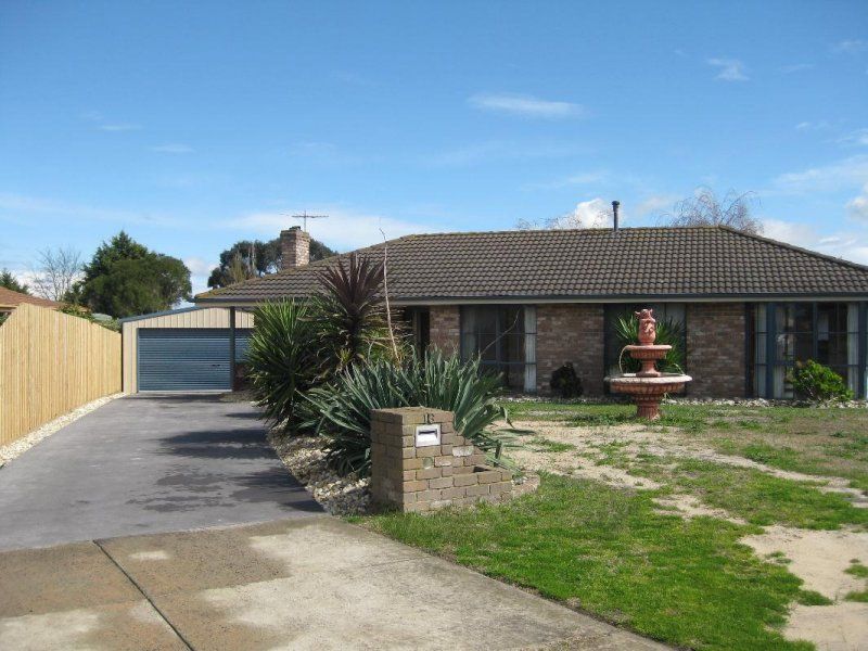 13 Mulberry Court, CRANBOURNE VIC 3977