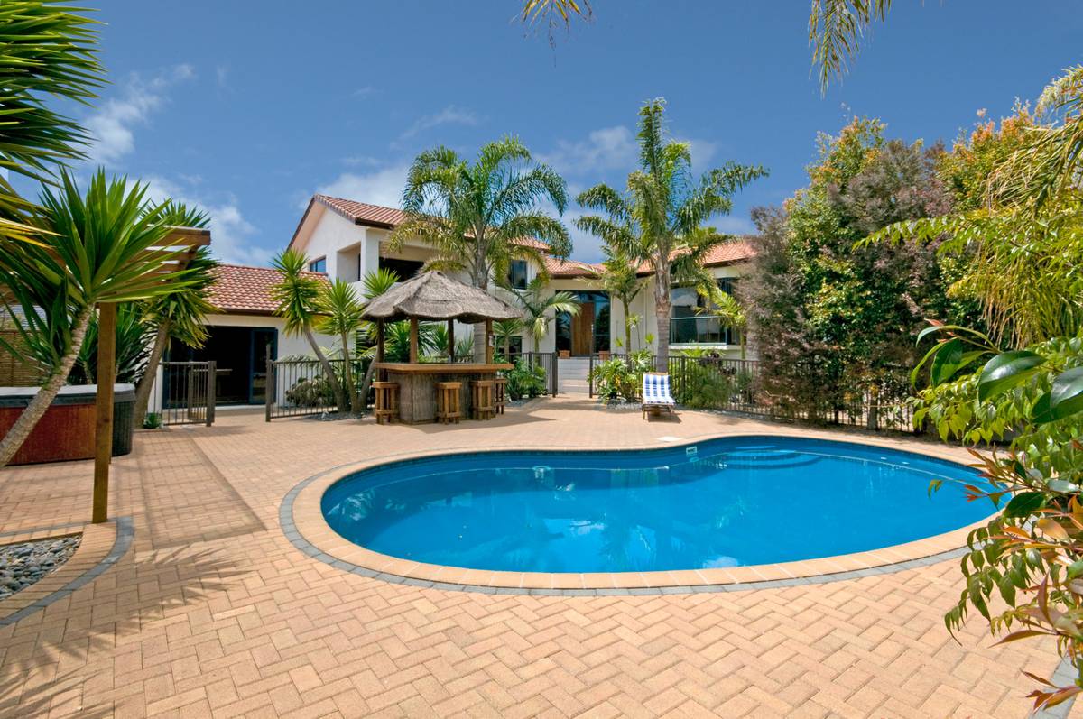 2 Eynsham Court, Dannemora, Manukau City | Real Estate | Ray White New
