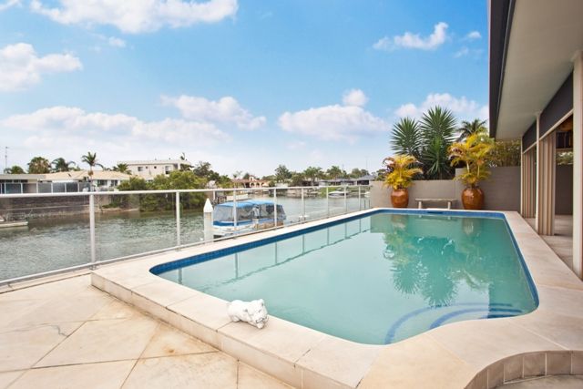 15 Etna Street, ISLE OF CAPRI QLD 4217