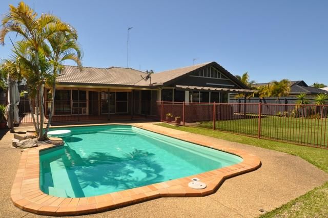 16 Westpark Court, HELENSVALE QLD 4212