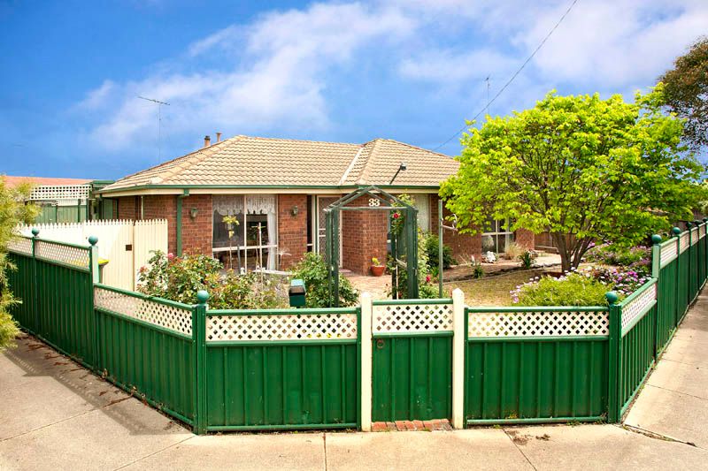 33 Aldershot Road, ST ALBANS PARK VIC 3219