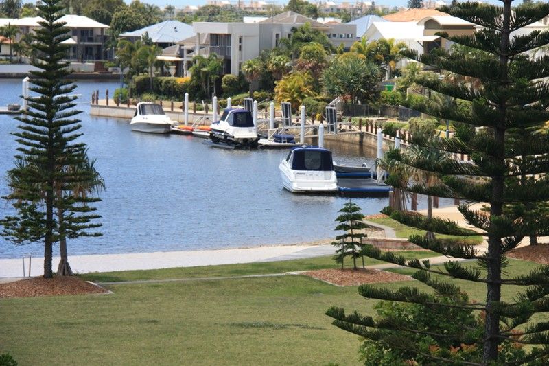4 Grand Parade, PARREARRA QLD 4575