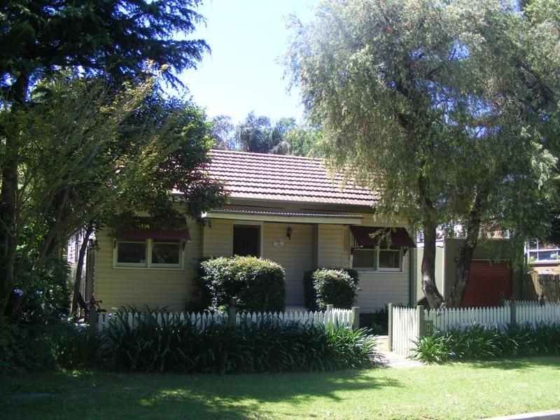 39 Phillips Crescent, MANGERTON NSW 2500