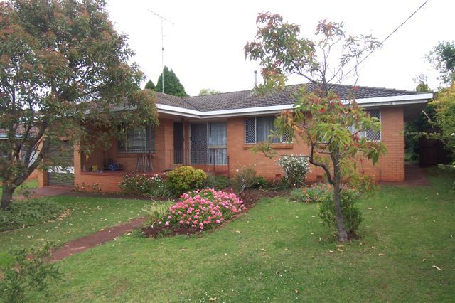 13 Raelyn Street, CENTENARY HEIGHTS QLD 4350