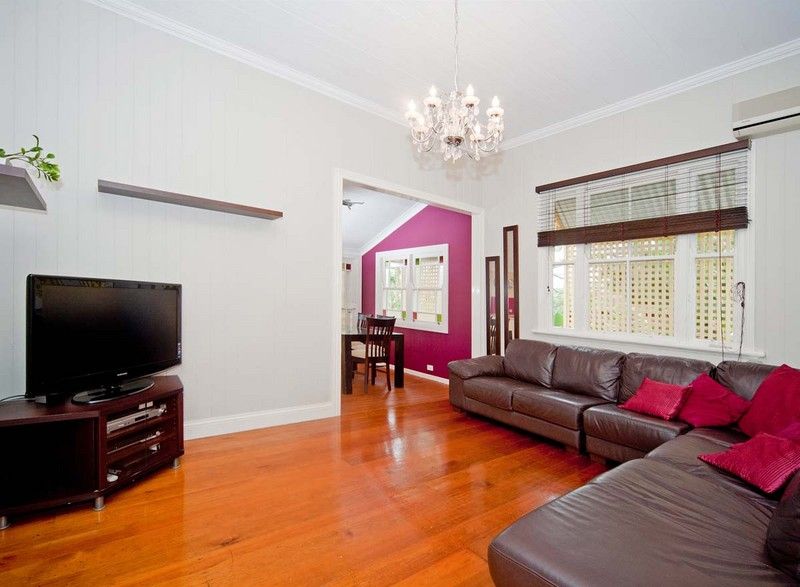 47b Albert Street, CAMP HILL QLD 4152