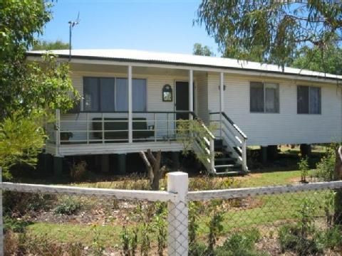 15 South Street, ROMA QLD 4455