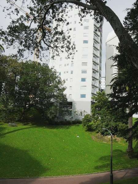 8d-18 Scotia Place photo 5