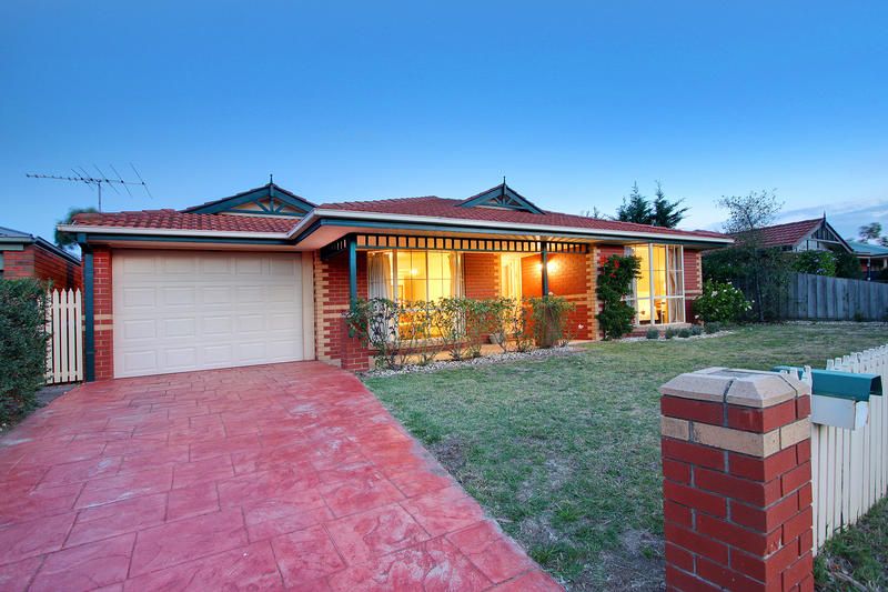 8  Ellinbank Crescent, MORNINGTON VIC 3931