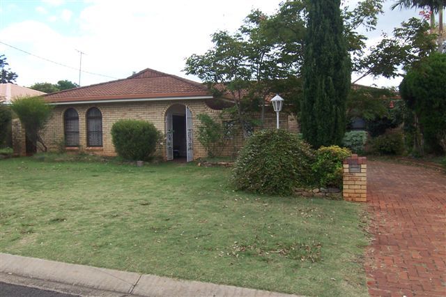 11 Jimbour Drive, NEWTOWN QLD 4350